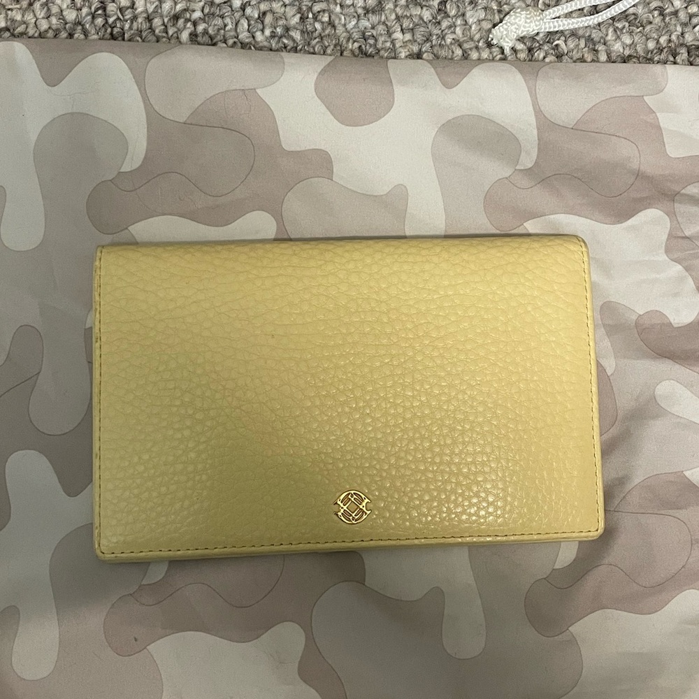 Wallet with dust pouch